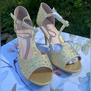 New Celeste heels size 7.5